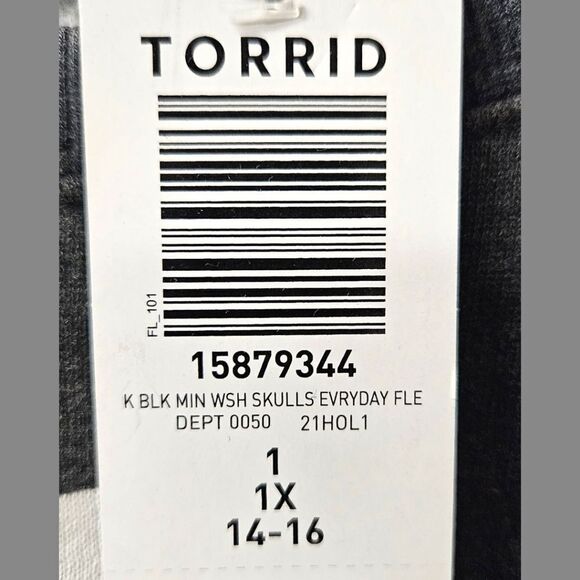 Torrid New Classic Fit Cozy Skulls Fleece Crew Neck Raglan Sweatshirt 1X - Picture 15 of 16